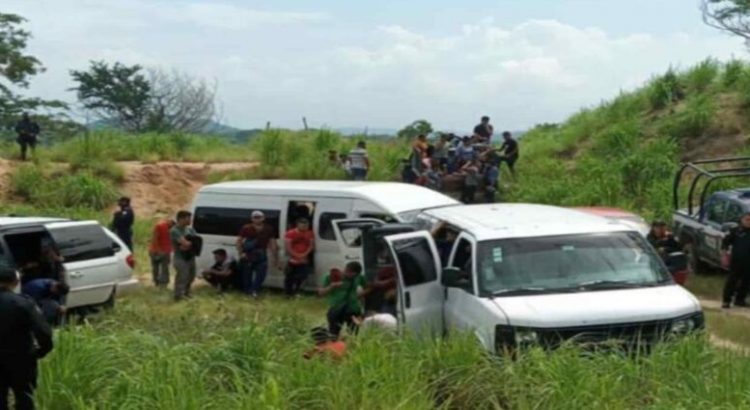 115 Migrantes que viajaban en 6 vehículos fueron interceptados