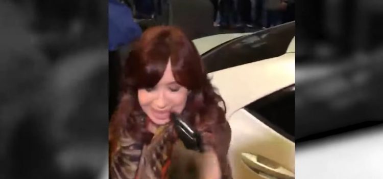 Apuntan con pistola a vicepresidenta argentina Cristina Fernández de Kirchner