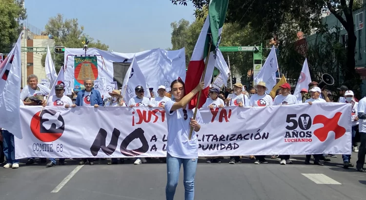 Estudiantes de Chiapas conmemoran con marcha a movimiento estudiantil de 1968