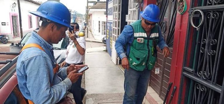 En Chiapas, amenazan con retener a trabajadores de CFE si los dejan sin luz