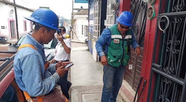 En Chiapas, amenazan con retener a trabajadores de CFE si los dejan sin luz