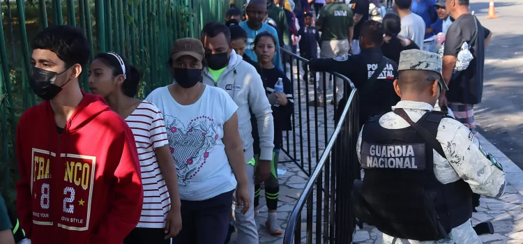 Migrantes en Chiapas piden libre tránsito en medio de visita de Biden