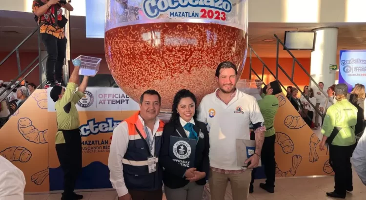 Mazatlán rompe Récord Guinness por el coctel de camarón más grande del mundo