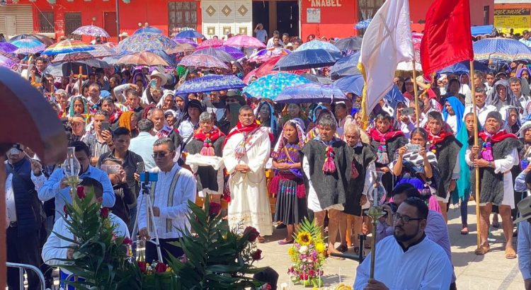 Ordenan sacerdote a tsotsil en medio de rituales en Chiapas