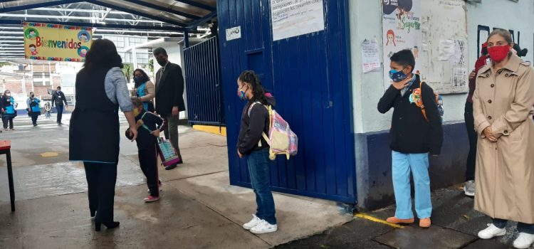 Tras vacaciones de Semana Santa, miles de alumnos de San Cristóbal vuelven a clases