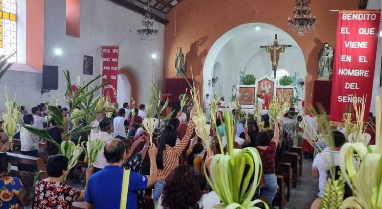 Con fe y devoción católicos celebran el Domingo de Ramos en Chiapas