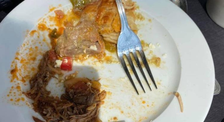 Escandaloso hallazgo de colmillo en conocido restaurant de Chiapas deja a comensal indignado