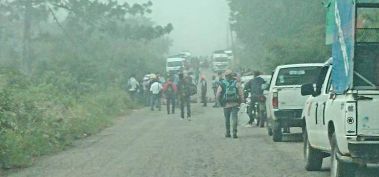 Bloquean carreteras por conflicto en Altamirano, Chiapas