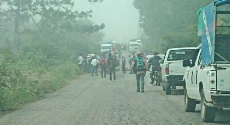 Bloquean carreteras por conflicto en Altamirano, Chiapas