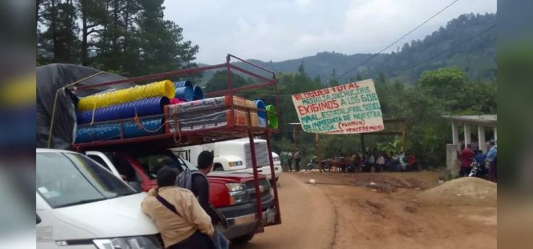 Bloqueo en carretera San Cristóbal-Ocosingo cumple 35 horas, no hay diálogo