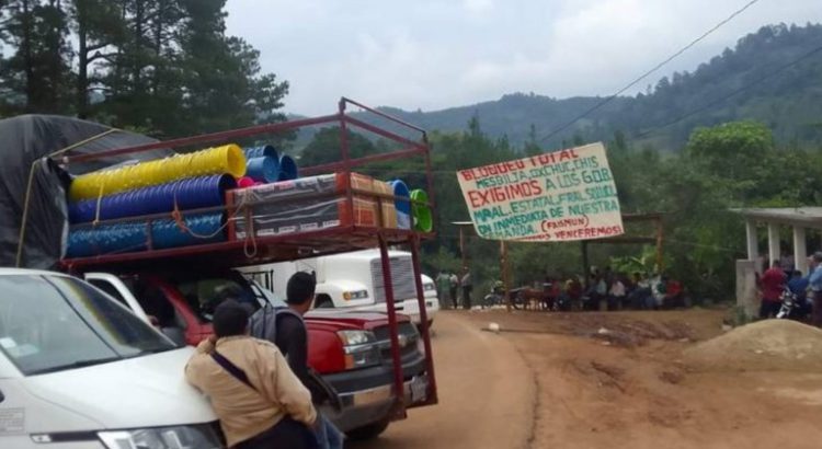 Bloqueo en carretera San Cristóbal-Ocosingo cumple 35 horas, no hay diálogo