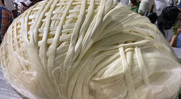 Chiapas logra Récord Guinness por el queso de hebra más grande del mundo