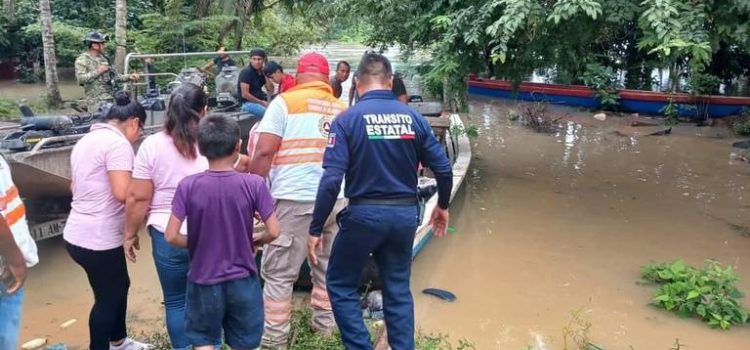 Evacuan a pobladores en Chiapas ante desbordamiento del río Usumacinta