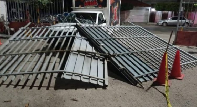 Normalistas ingresan y vandalizan instalaciones de la Secretaría de Educación