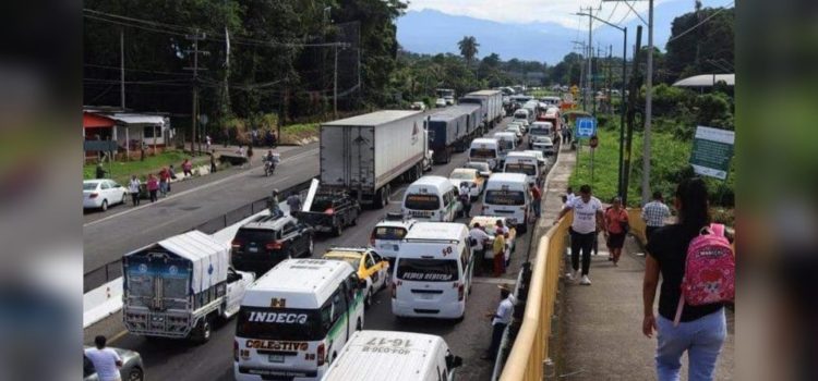 Transportistas de Chiapas bloquean bulevar por dos horas