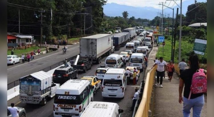 Transportistas de Chiapas bloquean bulevar por dos horas