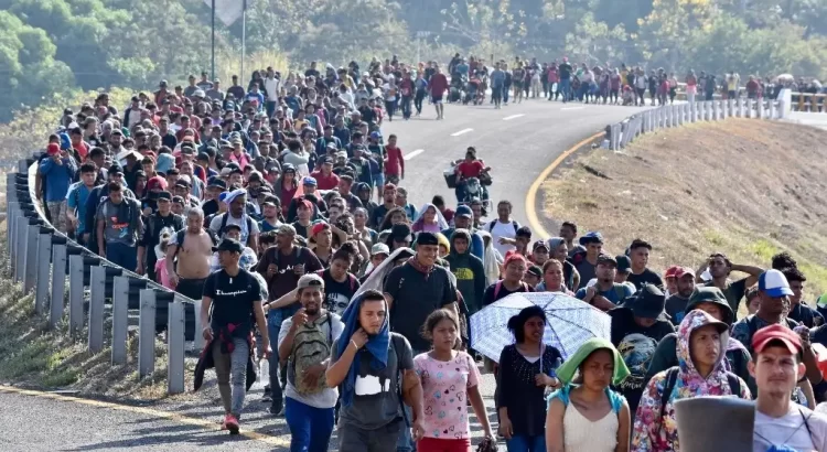 Caravana migrante cruza cinco puntos de inspección en Chiapas