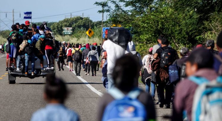 Entra caravana de migrantes a Arriaga; cerca de 400 extranjeros ingresaron