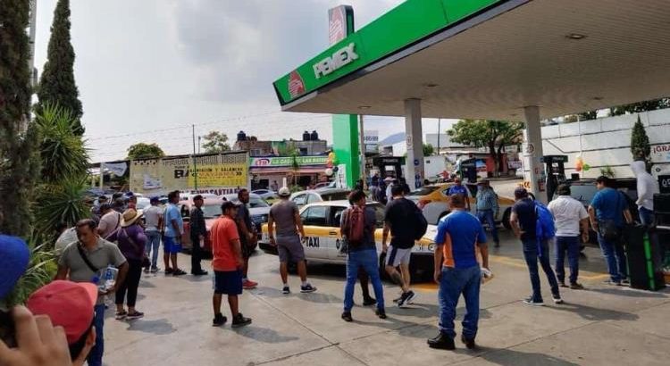Maestros del SNTE Chiapas tomaron las gasolinerías y regalaron combustible