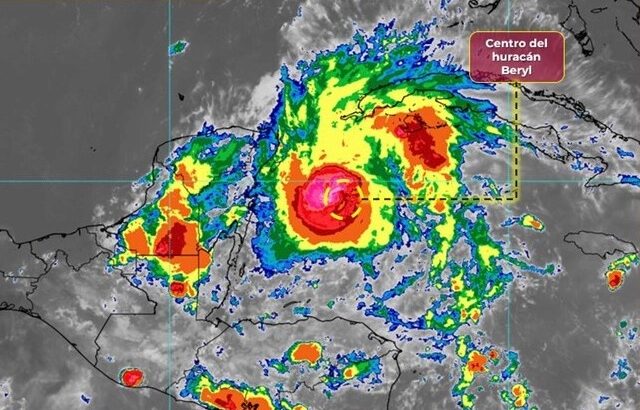 Sube «Beryl» a categoría 3 y mantiene trayectoria hacia Quintana Roo