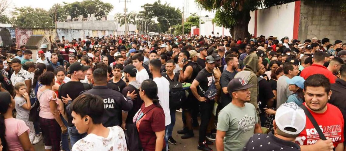 Migrantes abarrotan oficinas de regulación en Chiapas antes de la llegada de Trump