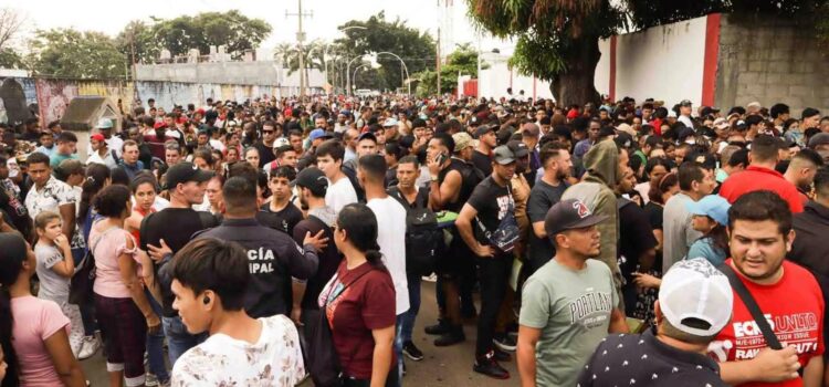 Migrantes abarrotan oficinas de regulación en Chiapas antes de la llegada de Trump