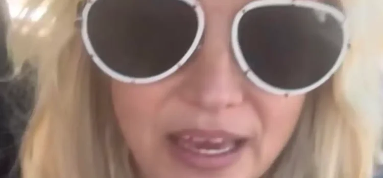 Britney Spears se compró un Nissan Altima para conducir en Los Cabos Britney Spears se compró un Nissan Altima para conducir en Los Cabos