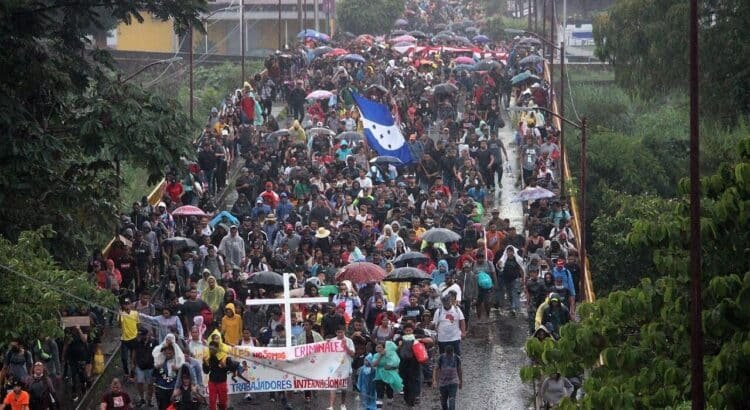 Caravana migrante parte de Tapachula con rumbo a la frontera norte