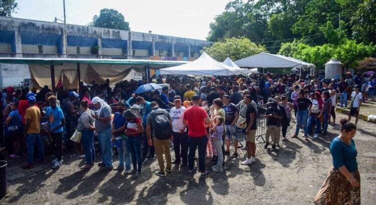 Crisis migratoria en Tapachula: cientos de personas esperan para solicitar asilo