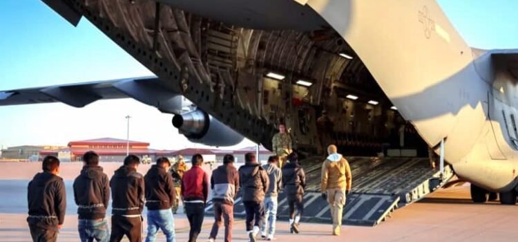 Por tierra y aire, arrecian las deportaciones