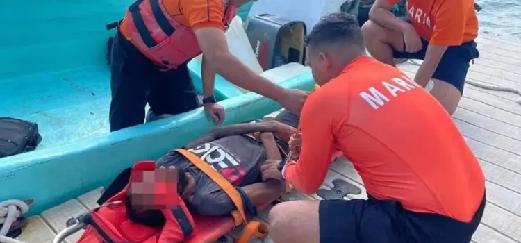 Marina rescata a tres extranjeros en costas de Puerto Chiapas