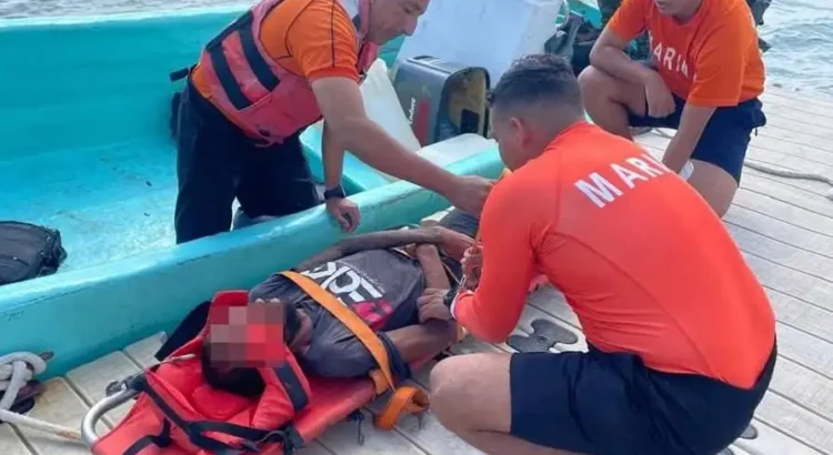 Marina rescata a tres extranjeros en costas de Puerto Chiapas
