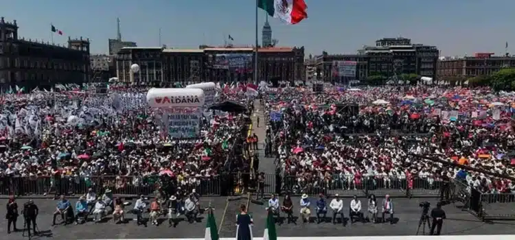 Más de 350 mil personas presentes en la  asamblea informativa de Sheinbaum en el Zócalo