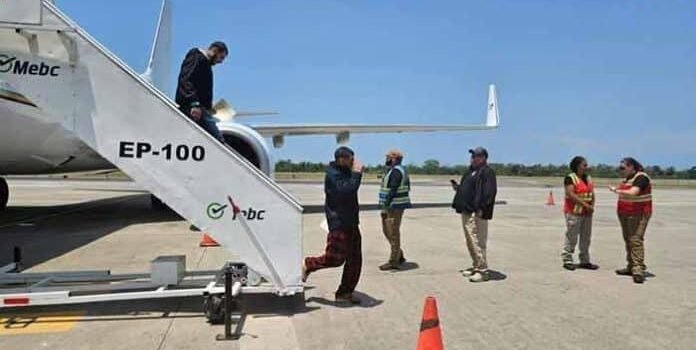 Arriban tres vuelos con migrantes en Chiapas