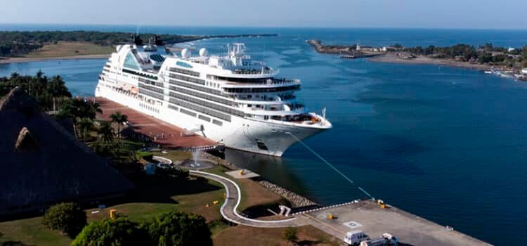 Arriban dos cruceros al Puerto Chiapas