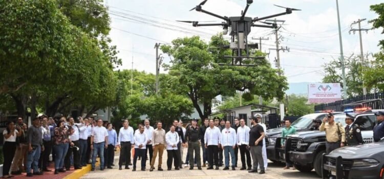 Chiapas estrena drones artillados y perro robótico para reforzar seguridad fronteriza