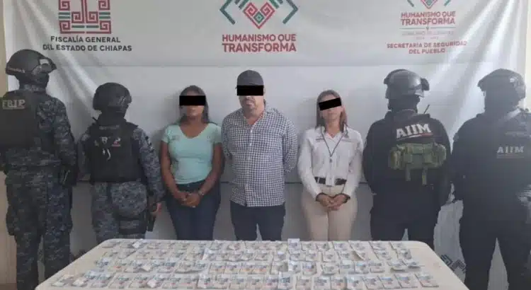 Detienen por extorsión a tres funcionarios de Protección Civil de Chiapas