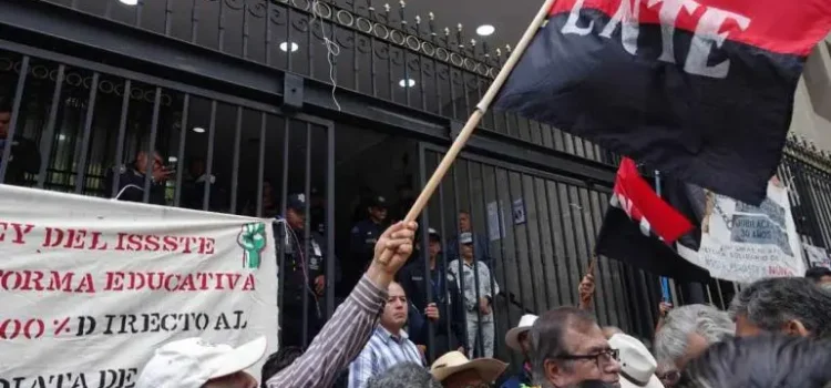 Sección 7 del SNTE de Chiapas rechaza decretos de Sheinbaum sobre jubilación de maestros Sección 7 del SNTE de Chiapas rechaza decretos de Sheinbaum sobre jubilación de maestros
