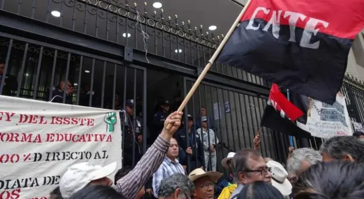 Sección 7 del SNTE de Chiapas rechaza decretos de Sheinbaum sobre jubilación de maestros