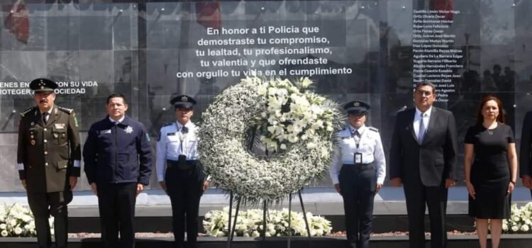 Rinden homenaje póstumo a 5 policías asesinados y calcinados en Chiapas