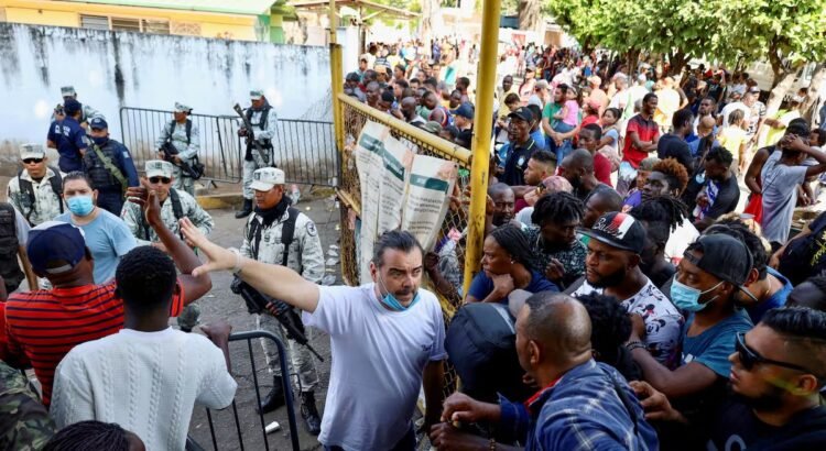 Migrantes realizan marcha contra la COMAR en Chiapas