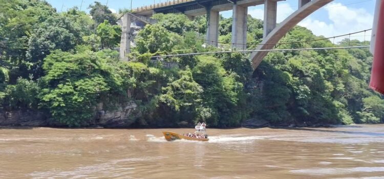 Funcionaria se lanza de Puente Belisario Domínguez