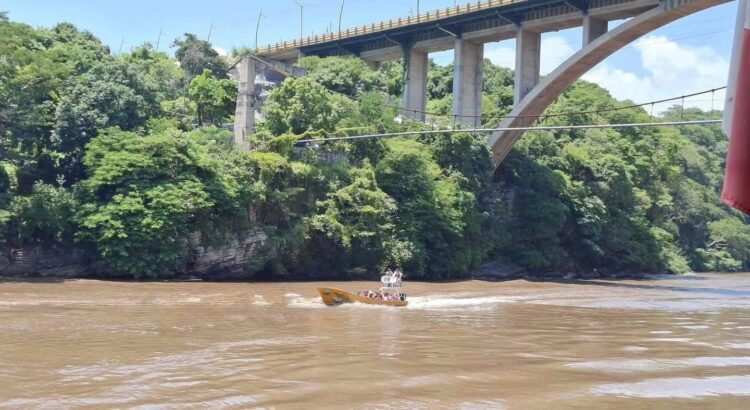 Funcionaria se lanza de Puente Belisario Domínguez