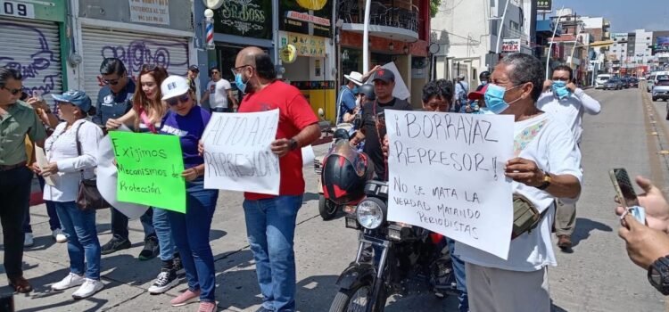 Protestan periodistas de Chiapas por “campaña de desprestigio” contra comunicadora
