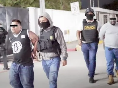 Guatemala extradita a Estados Unidos a sujeto vinculado a la muerte de más de 50 migrantes en Chiapas Guatemala extradita a Estados Unidos a sujeto vinculado a la muerte de más de 50 migrantes en Chiapas