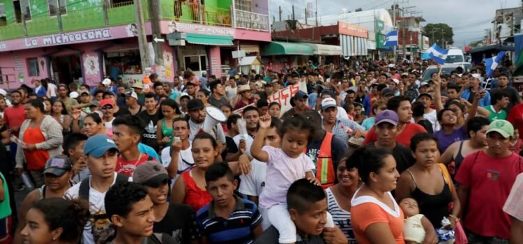 Migrantes reanudan caravana “Por la Libertad” en busca de mejores condiciones en México