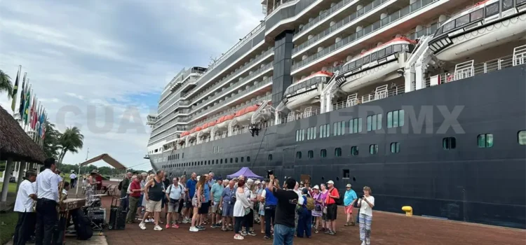 Puerto Chiapas recibe por primera vez al crucero Koningsdam de Holland America Line