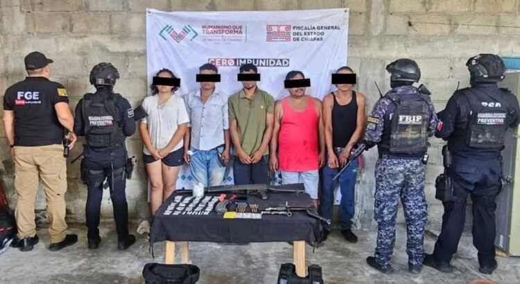 Detienen a 5 presuntos integrantes del CJNG con armas y drogas en Chiapas Detienen a 5 presuntos integrantes del CJNG con armas y drogas en Chiapas