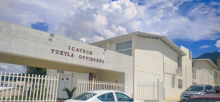 Detienen a tres exfuncionarios del ICATECH en Tuxtla Gutiérrez