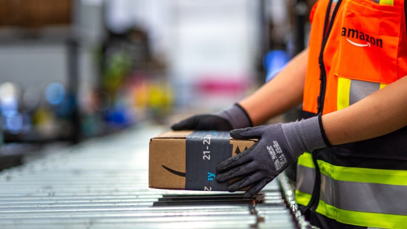 Amazon alcanza cotización récord en Wall Street con valoración de 3 bdd